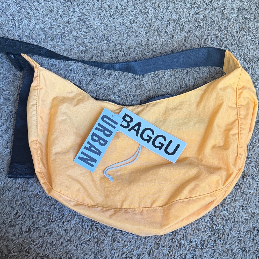 NWT BAGGU UO Exclusive Mango/Marigold Medium Crescent